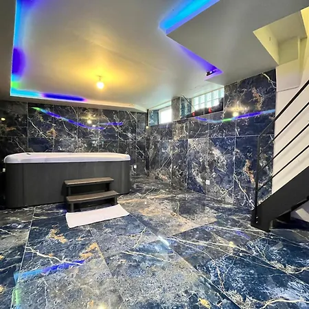 Golden Blue - Jacuzzi