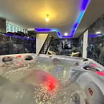 Golden Blue - Jacuzzi Hotel *