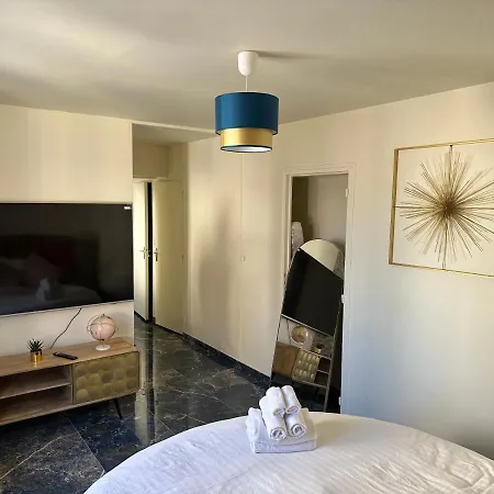 Golden Blue - Jacuzzi Hotel *