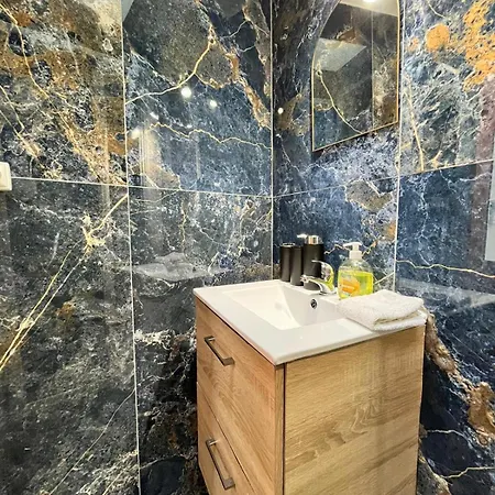 Golden Blue - Jacuzzi ホテル *